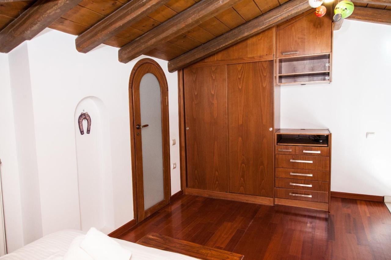Unique Apt W/ Veranda Walking Distance To Sites Apartment Атина Екстериор снимка